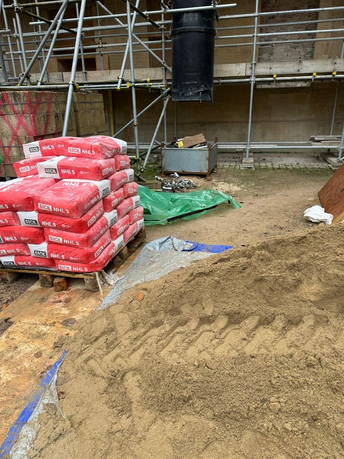 Natural hydraulic lime delivered on site